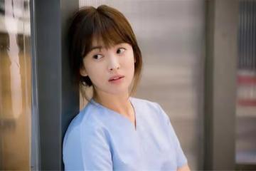 宋慧喬43歲生日照引熱議,容貌甜美依舊,離婚後的她活出自我