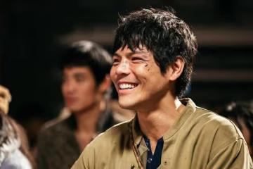 向佐女裝直播驚艷亮相,藥水哥現身對比,娛樂圈風雲再起波瀾