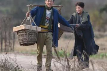 雲南68歲阿姨不顧家人反對,苦尋50年前初戀,發現對方竟終身未婚