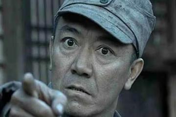 沒想到戲裡嚴厲正直的李雲龍，戲外不過是個「偽君子」罷了