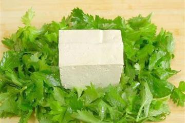 芹菜葉子別再烙餅燒湯了,加一塊豆腐,酥脆又鮮香,吃完明天還做
