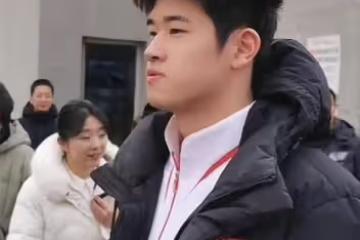 全面！潘展樂和李越宏射擊比拼打成平局，樂樂端模擬步槍捨不得撒手