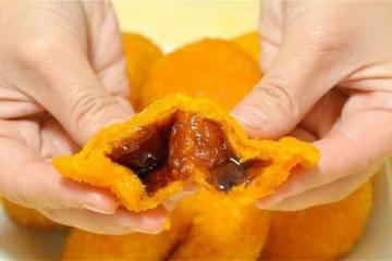 南瓜糖餅這樣做才好吃,不加水不用麵粉,外酥里糯,一頓6個不夠