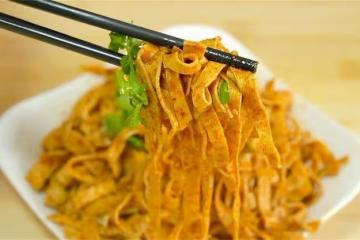 豆腐皮這樣吃太過癮了,麻辣爽口,不炒也不燉,吃一次念念不忘