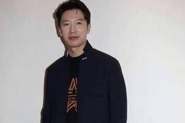 恭喜!香港知名男星曝結婚喜訊,戴婚戒出席活動,在深圳購置婚房