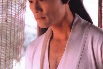 周迅、陳紅對他一見傾心，一生未婚未育，如今63歲在鄉下養貓種花