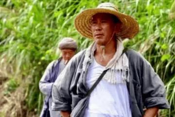 演了大半輩子農民,戲紅人不紅,娶13歲認識的初戀為妻,如今怎麼樣了?