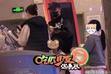 汪峰一拖二牽手子女看電影！醒醒個子暴風抽高，森林北避嫌未陪同