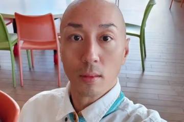 52歲戴耀明回應餐廳打工經歷,自食其力獲贊,演員困境引關注