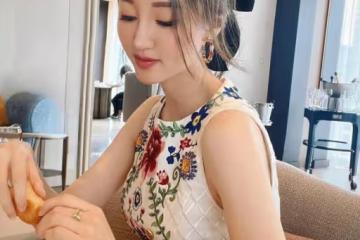傳離婚分3億！33歲港姐超短裙現身母校晚宴！北京出生嫁大40歲富商改命！