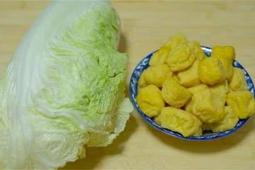 油豆腐這樣做太香了,加一顆白菜,既當菜又當飯,上桌就掃光