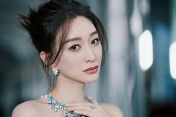 李小冉加盟《一路繁花》，直言劉曉慶「不好惹」！網友熱議不斷