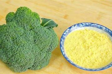 西蘭花加一碗玉米面,原來這麼好吃,不炒不燉,挑食孩子也愛吃