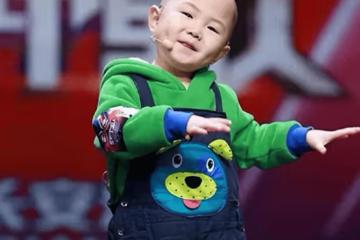 童星張峻豪：3 歲上央視 5 歲登春晚，全家靠他年入百萬，母親卻後悔了