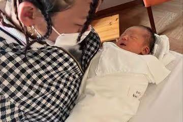 《SMTM8》25歲梁洪元未婚當爸! 輕擁女兒樂喊「女友做到了」
