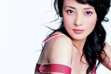 蔣勤勤寫真露出事業線大美腿！不是豐乳肥臀也性感火辣