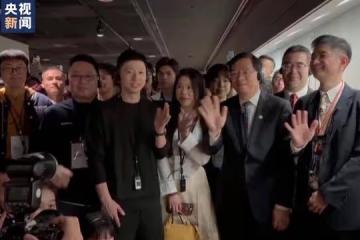 簽不完根本簽不完！馬龍人氣爆棚，台灣球迷：「不要退休」