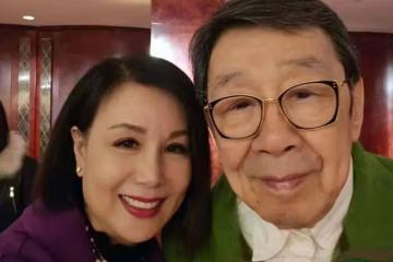 92歲胡楓出席宴會「戲弄」96歲白雪仙，與陳寶珠搞怪敘舊聊天