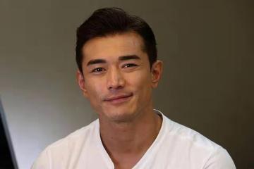 TVB前知名男星穿內褲拍視頻，健碩身材獲激贊，離巢後半年沒工作