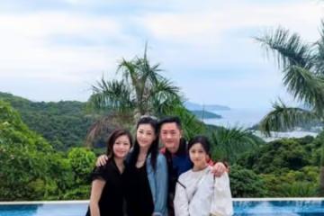 劉小慧長女日本留學歸來，一家四口分離2年團聚，倆女兒美貌出眾