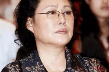 斯琴高娃:74歲被除名「國家一級演員」,兒子入獄、老公去世,她說不後悔?