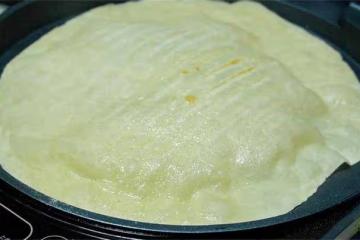 家常卷餅最快速做法,一攪一揉,不用發麵,50秒出鍋,張張鼓大泡