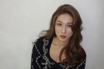 TVB前當家花旦佛山開唱!兩歲小女兒現場揮舞螢光棒,長相太可愛