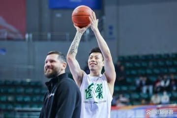 千呼萬喚始出來!楊鳴:張鎮麟即將參加體測 等他和大外援陸續到隊