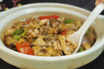 這菜一年四季不能缺，整鍋都是精華！天冷時來一鍋，鮮滑至極、每一口都被折服，熱乎乎吃著最過癮