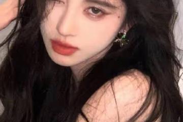 鞠婧禕寫真露出事業線大美腿!不是豐乳肥臀也性感火辣