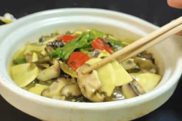 這菜想吃就得趁早,冬日裡的頂級鮮物!簡單燜一鍋,鮮到極致、大魚大肉不如它,恨不得天天吃