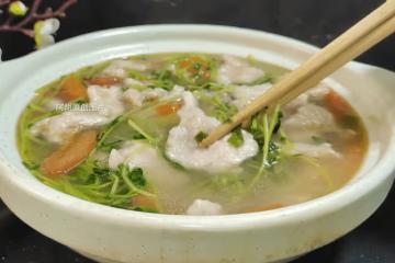 天冷這碗湯來的太及時，賽過雞湯魚湯！隨手煮一碗，有菜有肉、鮮爽不膩又暖人，每次都喝個精光