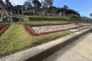 林心如全程送別瓊瑤「與家屬站第一排」 上陽明山花葬快步離開
