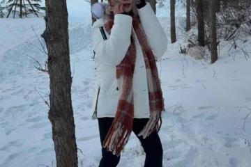34歲「魏瓔珞」吳謹言挺著大孕肚在雪地里轉圈圈,看得粉絲心驚膽戰