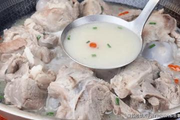 燉大骨頭湯,直接入鍋煮就錯了,多加2步,骨湯濃白不腥,好喝