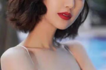 毛曉彤靚麗寫真露出事業線！膚白貌美大長腿性感撩人