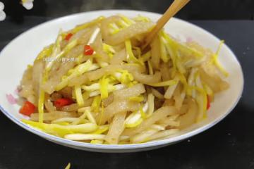 這菜冬天的才最好吃，竟還是天然洗腸菜！經常炒一盤，清香開胃、香到舔盤子，配三碗飯吃個精光