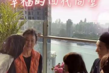 陳浩民家四代人同框！全家居黃浦江畔曬太陽，滿桌精緻甜品互相喂