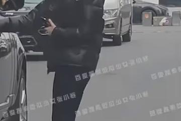 年近50的李小冉瘦成紙片人！昔日她魔鬼身材性感火辣
