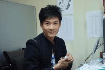 32歲主持人邊策：和母親通話1小時後跳樓身亡，生前經歷了什麼？
