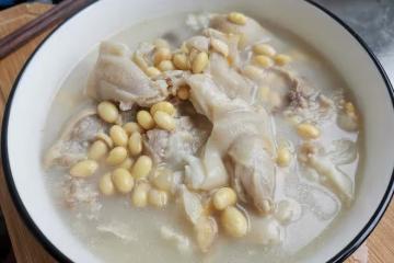 孩子愛喝的黃豆燉豬蹄,清香不油膩,先煎後燉才能軟糯彈牙