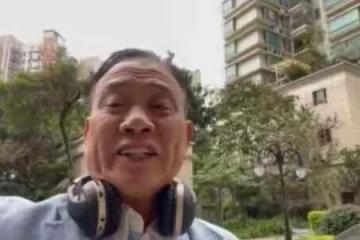 萬梓良排隊做核酸無人識 曾自曝帶著妻兒定居湖南