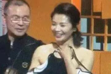 劉濤頒獎禮禮服掉落 網友：真尷尬社死現場