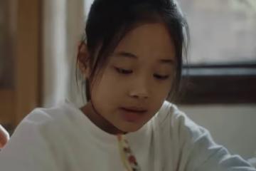 梅婷女兒進軍電影圈！11歲快快繼承媽媽美貌，母女倆如複製粘貼，連「小黑眼圈」都一樣