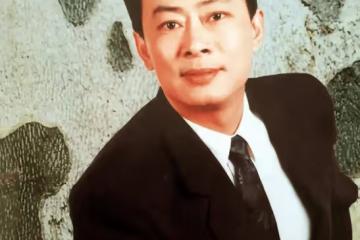 瓊瑤劇「最帥」男演員:離婚後一個人養大殘疾兒子,67歲滿頭白髮也帥氣逼人