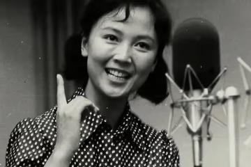 她與丈夫恩愛45年零緋聞,如今直面衰老,比刻意扮嫩更美