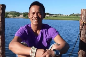 孫浩:26歲上春晚走紅,得罪楊坤20年不敢說話,56歲仍未婚未育