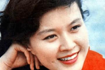 方舒：捧紅屠洪剛後被拋棄，獨自撫養兩個女兒20年，女兒成其驕傲