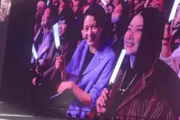 劉德華紅磡演唱會首演,朱麗倩一起祈福,梁詠琪陳慧琳在台下觀看