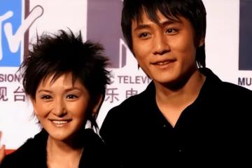 他是著名影帝,老婆患重病他退圈3年,對蒼老妻子依舊不離不棄